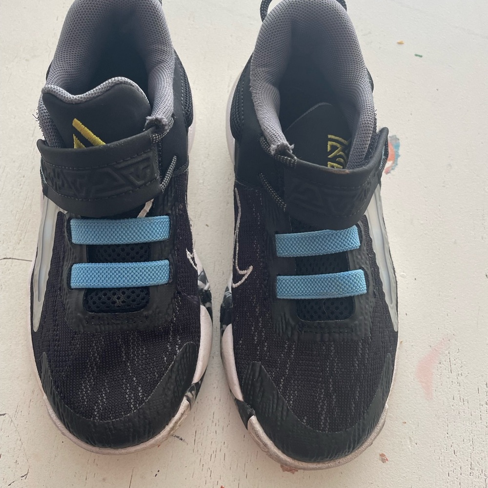 Boys Nike basketball shoes